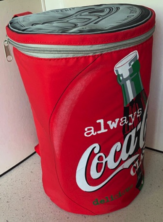 09611-1 € 12,50 coca cola koeltas in vorm blik H30 D 20.jpeg